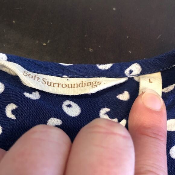 Soft Surroundings blue white polka dot ruffle trim top size Large - Picture 8 of 13